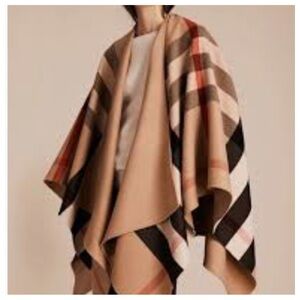BURBERRY LONDON CHARLOTTE REVERSIBLE SOLID CHECK WOOL CAPE.